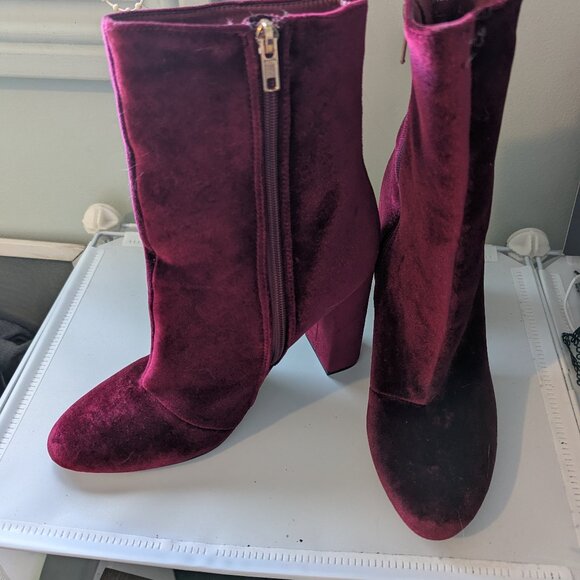 Burgundy velvet boots - Picture 1 of 1